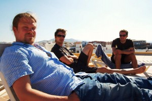 Dachterrasse 300x200 Der Ausländer auf Fuerteventura beim Wellenreiten   Surfen lernen für In  und Ausländer ...