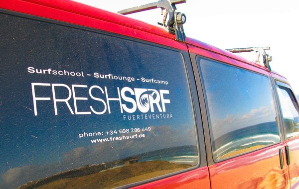 Surfen im Surfcamp auf Fuerteventura