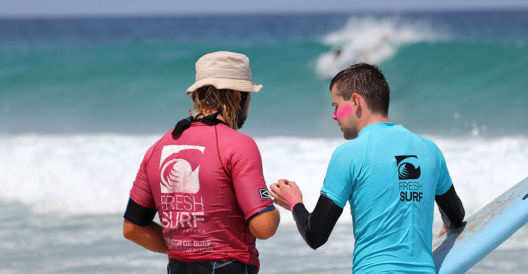Ein guter Surflehrer steigert deine Performance