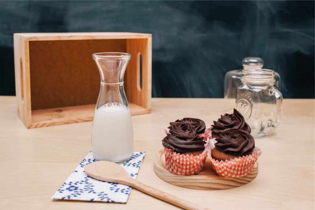 Milch und Cupcakes