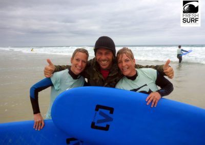 SurfcoachundSurfschüler