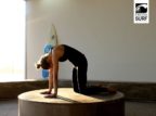 Yoga für Surfer - Wie der Sport deine Surf Skills verbessern kann 4 Ein Katzenbuckel wird geformt