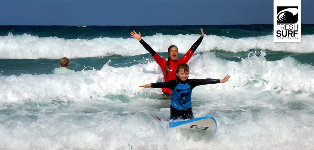 Familiensurfen, Sarahs Private Coaching mit Claudia auf Fuerteventura