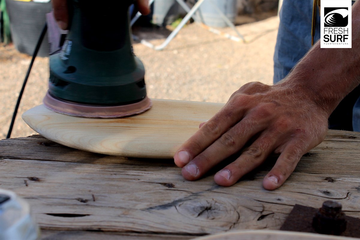 Das PATA Handplane wird geschliffen