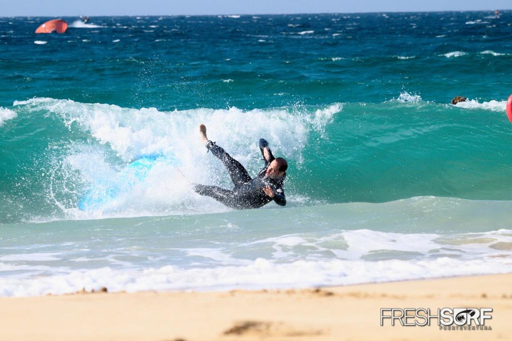 der richtige wipeout beim surfen