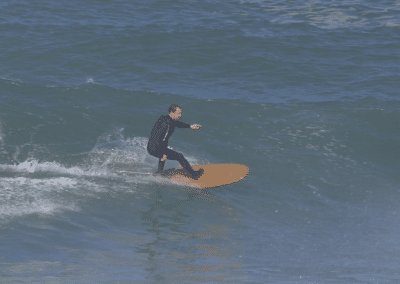 Surfer auf Welle