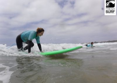 Surfschülerin im Wasser