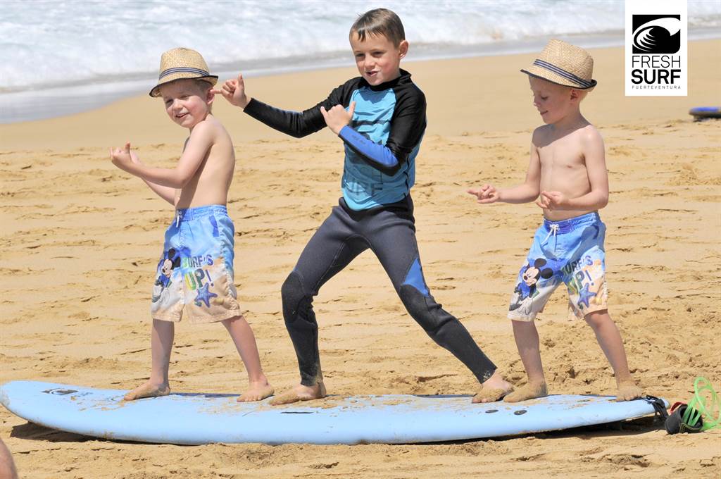 Kids beim Surfen