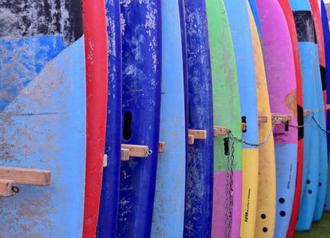 gute surfschule hat eine Auswahl an Softboards