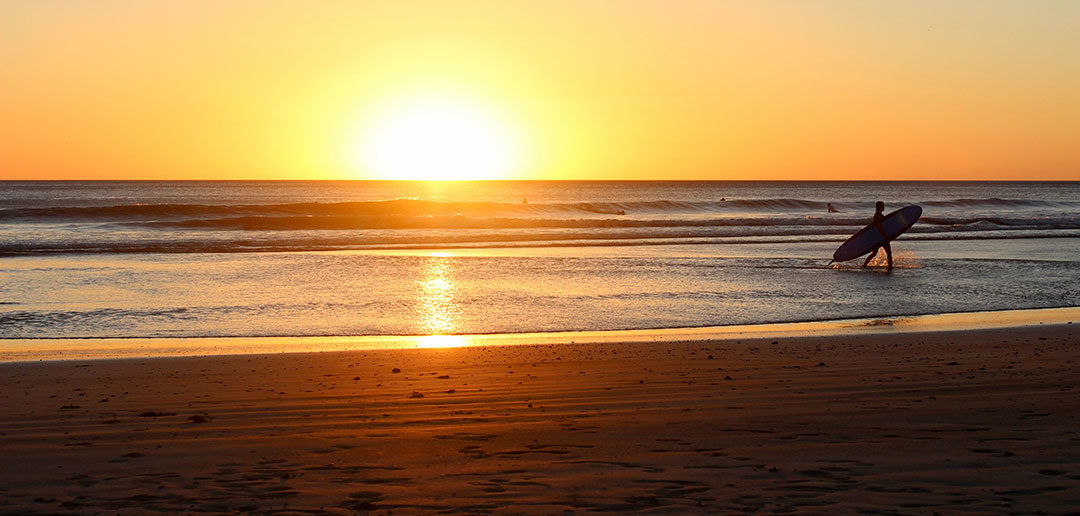 Unsere Top 4 Surf Destinationen zum Surfen Lernen im Winter