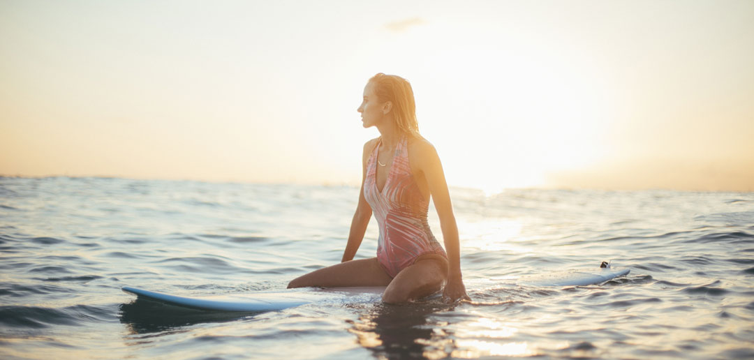 Surfergirl im Lineup
