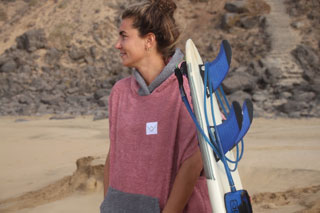 berry-surf-poncho