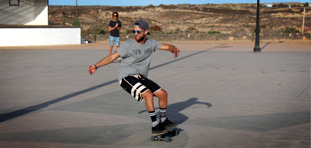 Street Surfing: Wie ein Skateboard deine Surfskills verbessert