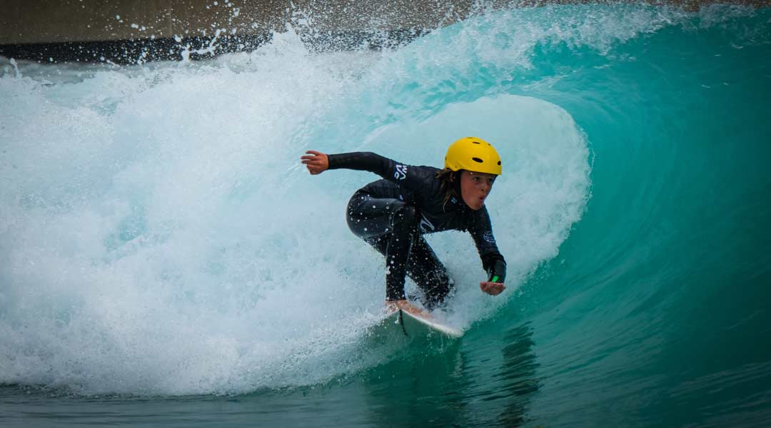 Sicherheit im Wasser: Ist Surfen mit Helm wirklich so uncool?!