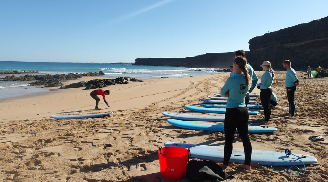 Surfer/innen auf Fuerteventura Gruppe