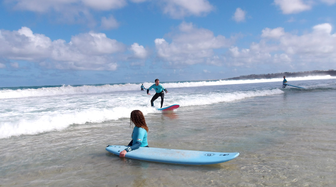Surfer/innen auf Fuerteventura Üben