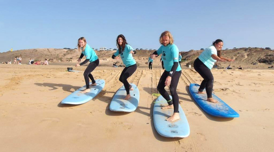 Kleine grüne Wellen in unseren Surfkursen – ein großer Spaß für Alle!