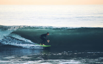Wovon hängen die perfekten Bedingungen zum Surfen ab?