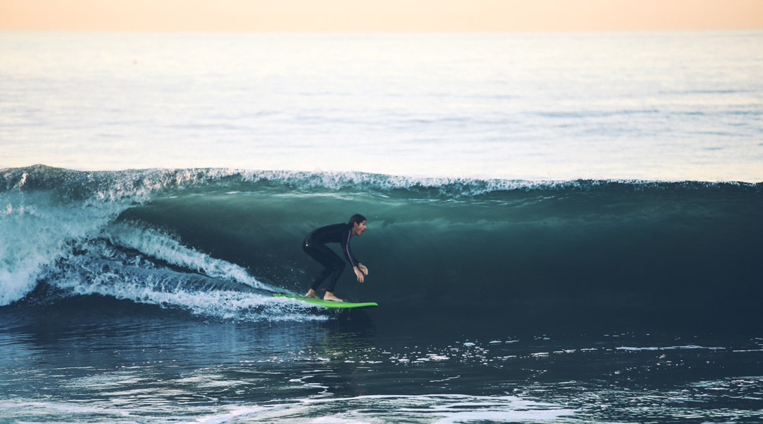 Wovon hängen die perfekten Bedingungen zum Surfen ab?