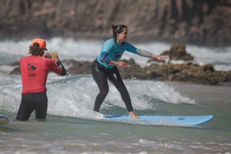 First surf lesson - 1 day of surfing 3 einsteiger surfkurs auf fuerte