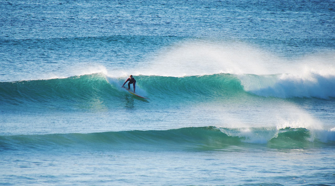 perfekte bedingungen zum surfen wasser