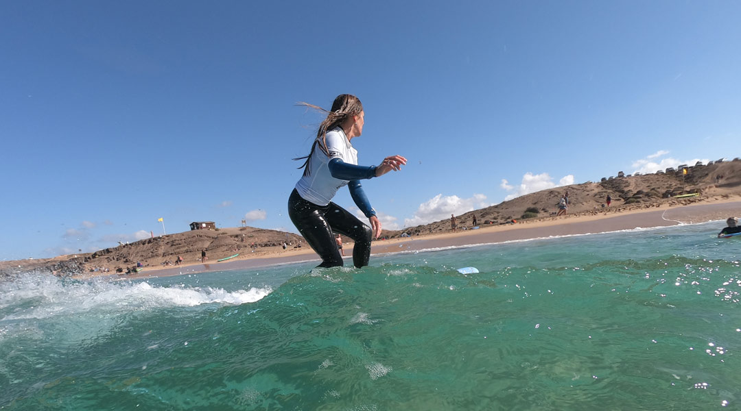 ideale bedingungen für anfänger surfen im surfcamp auf fuerteventura