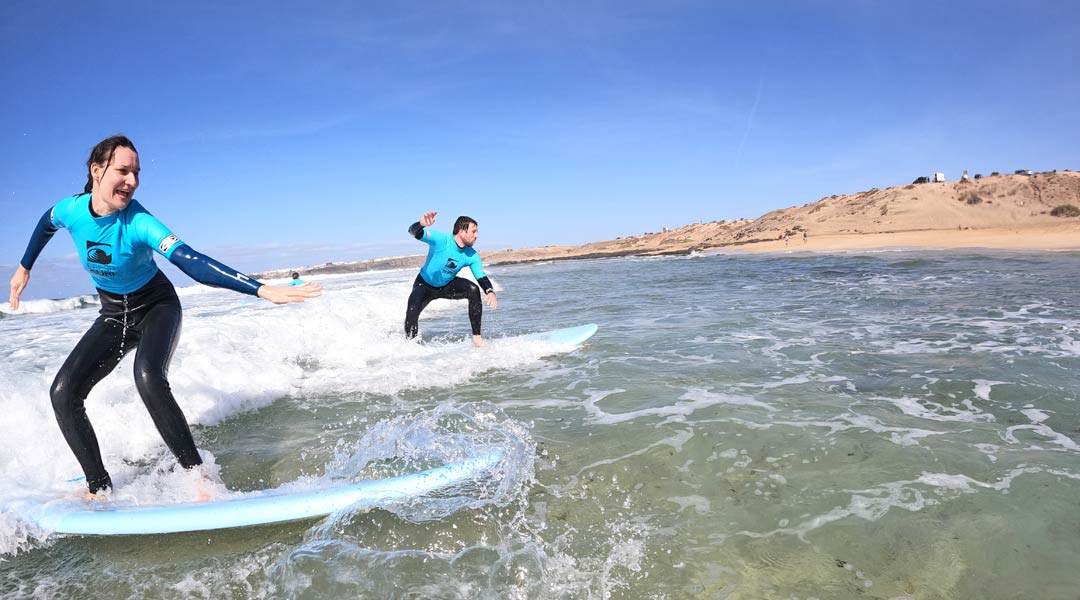 beginner surf lesson fuerteventura - catching waves