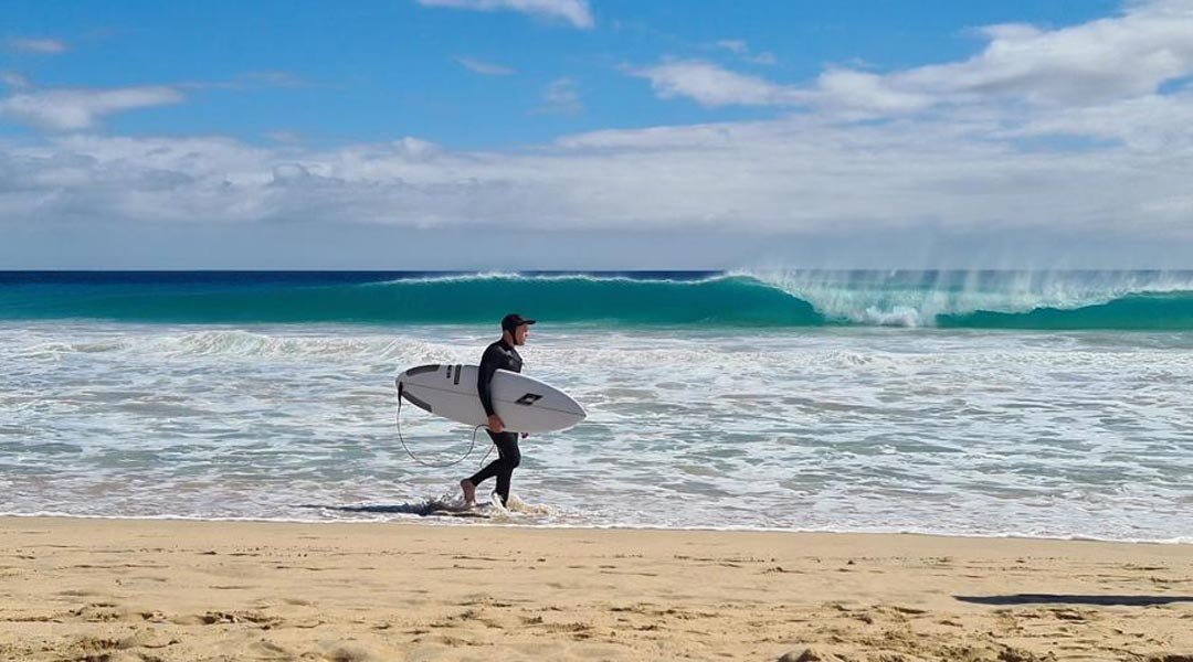 surfen in jandia - surfer am strand
