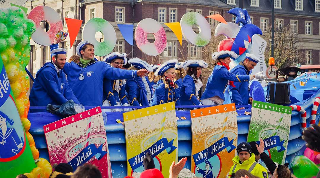 karneval auf den kanaren - karnevalsumzug im rheinland