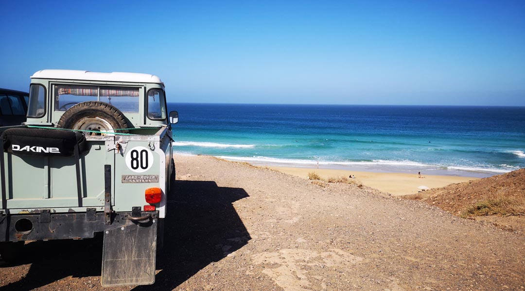 surfkurse und fortschritt im surfcamp destinationen