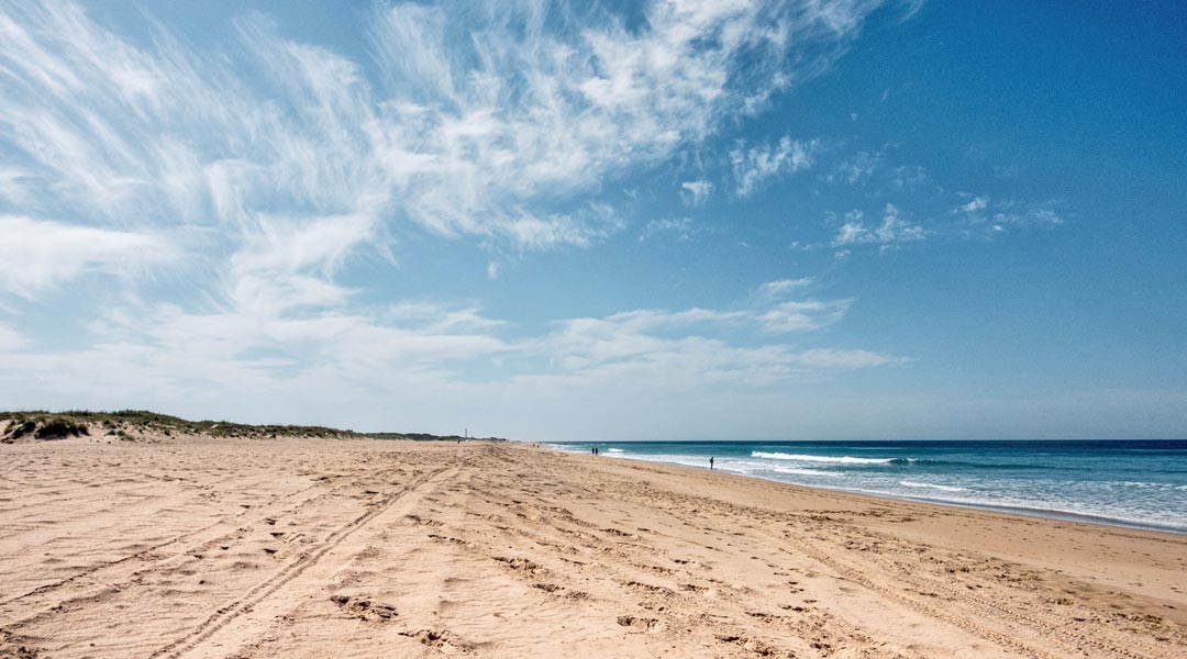 wintersurfspots in europa - strand in andalusien