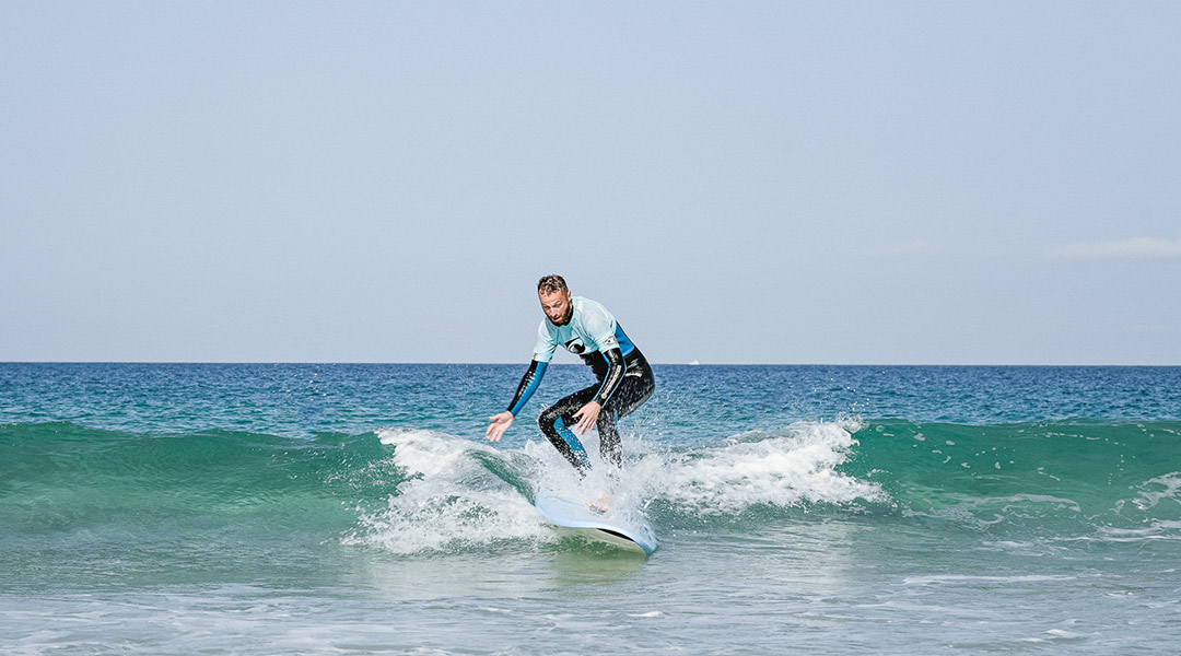 surfausrüstung für anfänger strand
