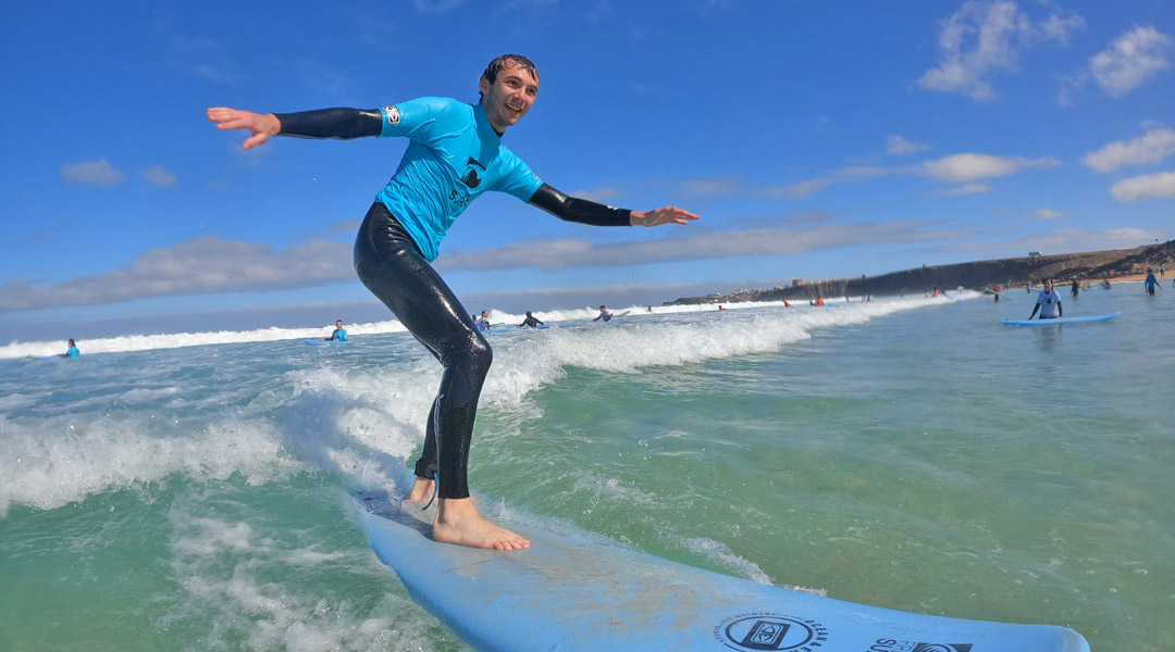 surfen-im-mai-surfer