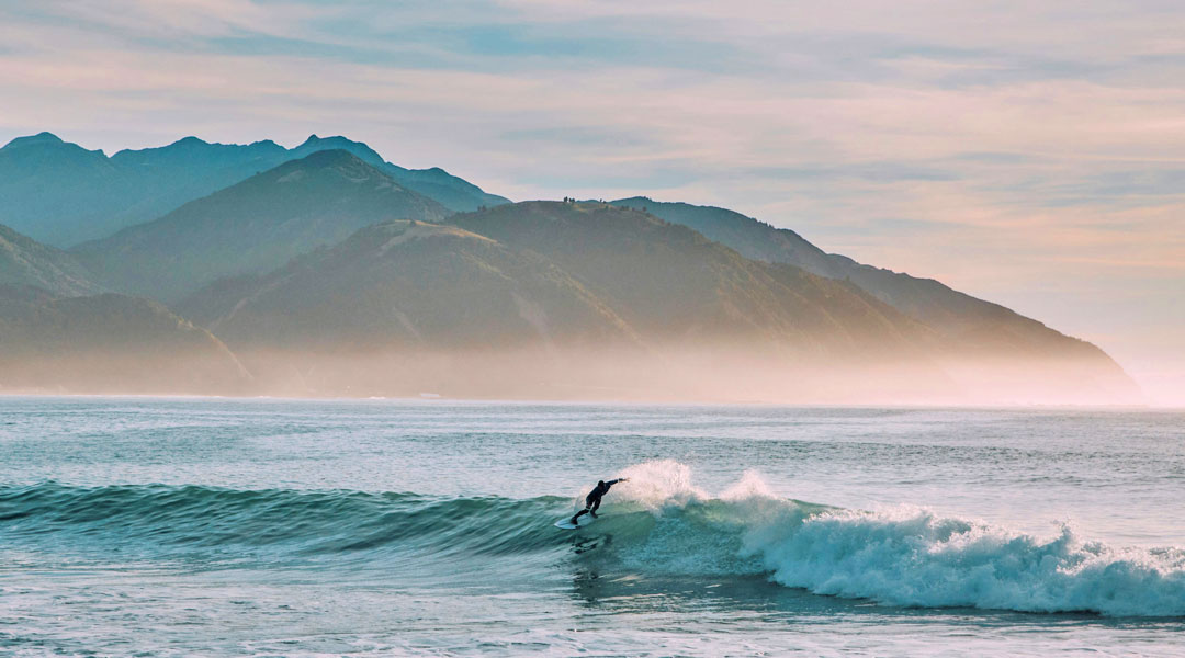 mentaltraining und atemtechniken für surfer_surfer_visualisieren mentaltraining und atemtechniken für surfer - surfer in der welle