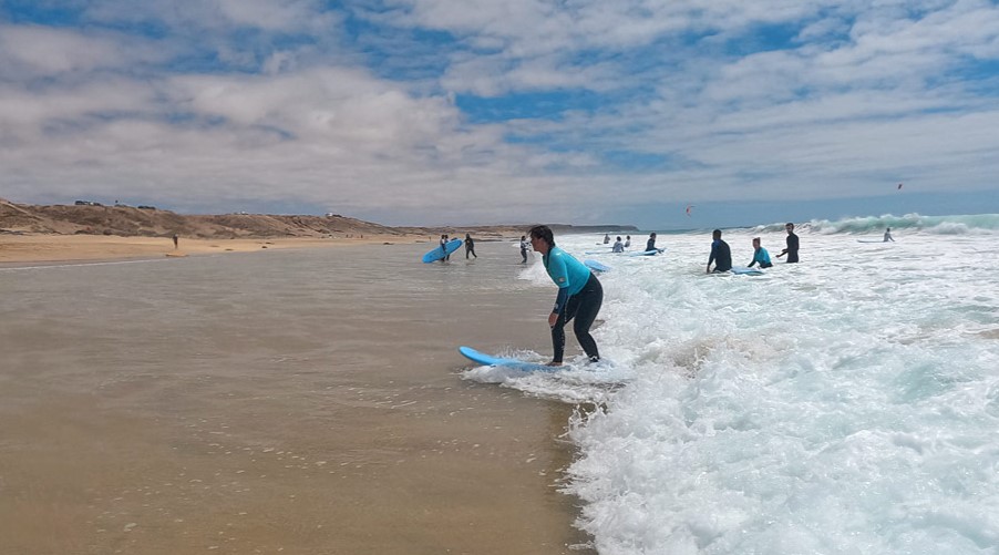 surfen lernen im juni beginner strand