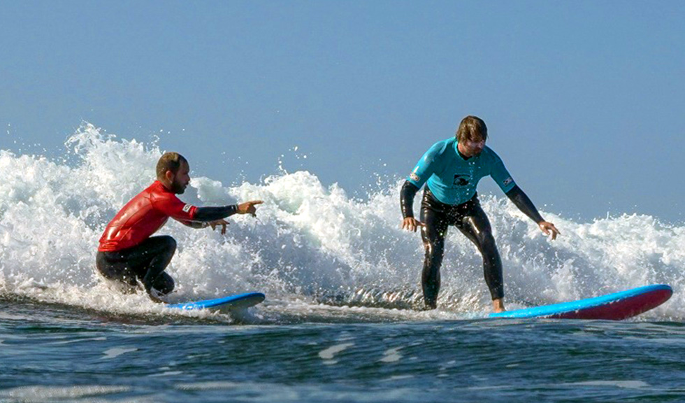 simo-lava-reef-teaching-in-water Surfguiding Simo