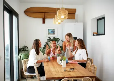 comedor surfcamp lajares