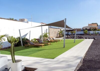 exterior surfcamp lajares sombra