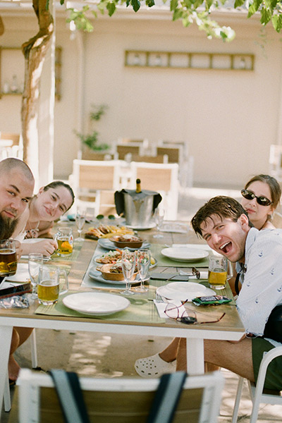 essen mit freunden surf retreat