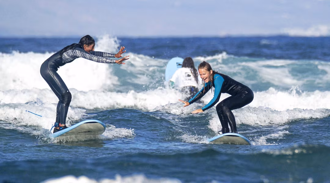 surfkurs fuer anfaenger moment curso de surf para principiantes momento