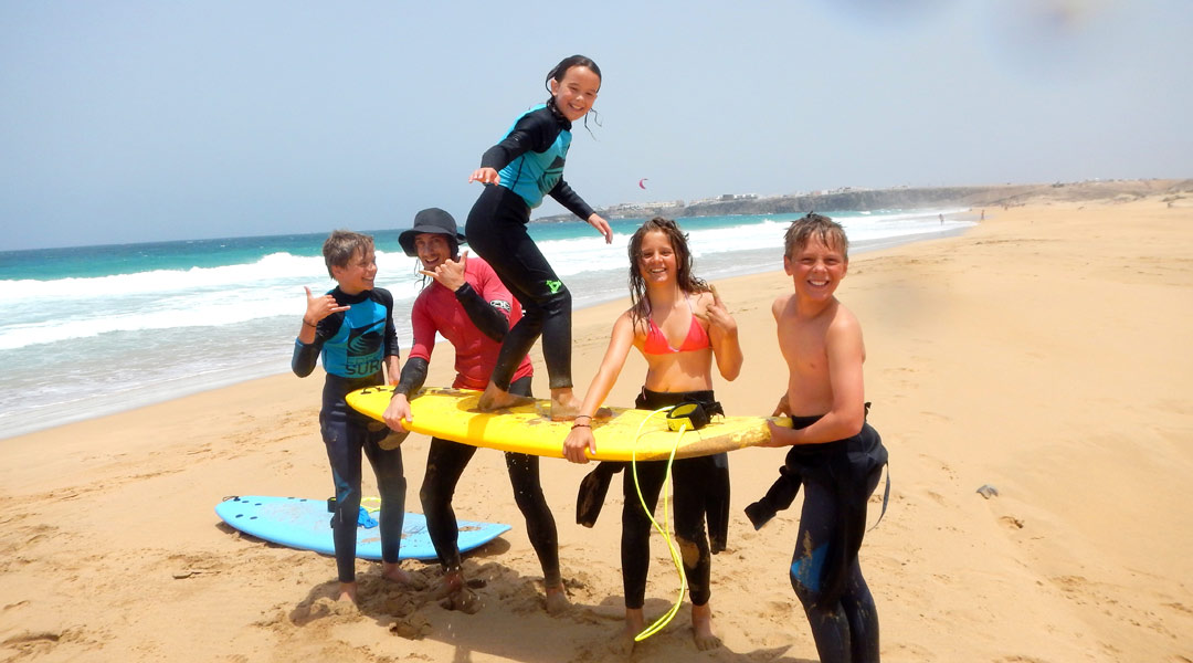Kinder Surfkurs auf Fuerteventura Spotwahl Curso de surf para niños en Fuerteventura Spot selection